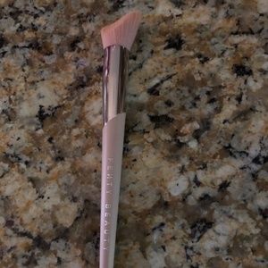 Fenty Beauty highlight brush